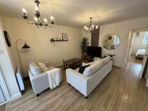 Charming 2-Bed Apartment in Danbury essex